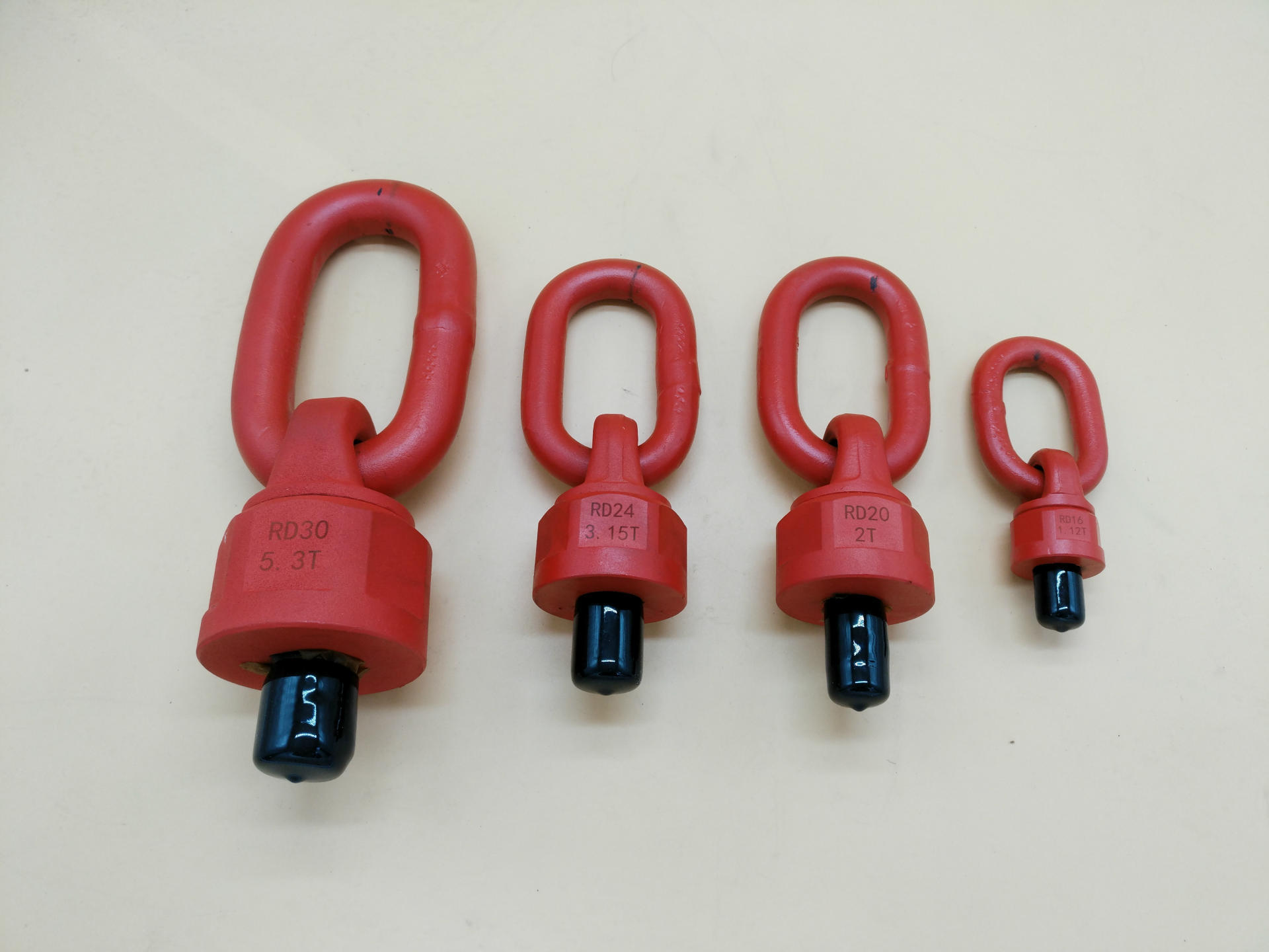 Swivel lifting eye